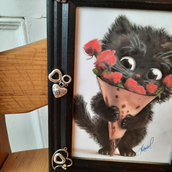 CLEARANCE SALE 50 % FRAMED HAND DRAWING CUTIE CAT WITH RED ROSES AND HEARTS - Picture 4 of 6